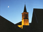 Lever de Lune sur le village