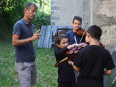 En coulisses : de jeunes violonistes